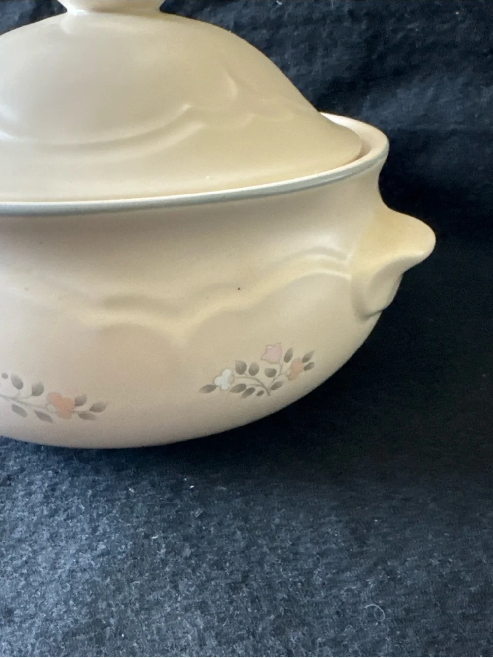 Vintage Pfaltzgraff Remembrance Casserole 2 QT Dish W/ Lid Stoneware Serve ware